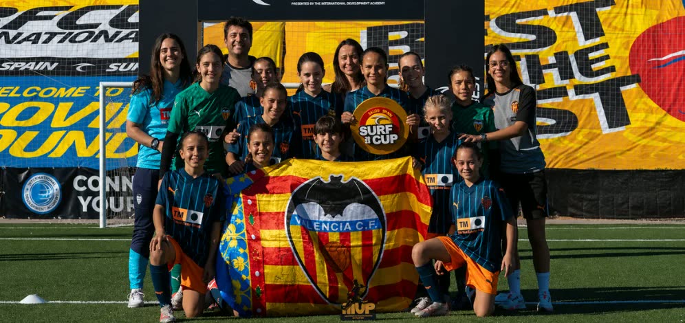 Competición 11 contra 11 en el campus de verano de Valencia